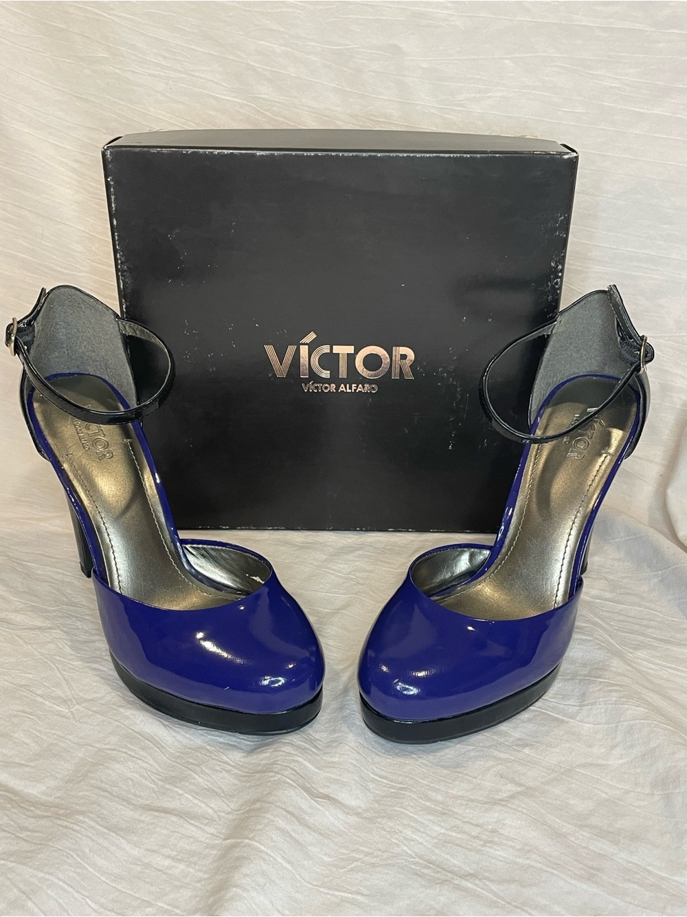 Victor Alfaro Jaffie2 Blue Black Patent Ankle Strap Platform Heels Size 8
